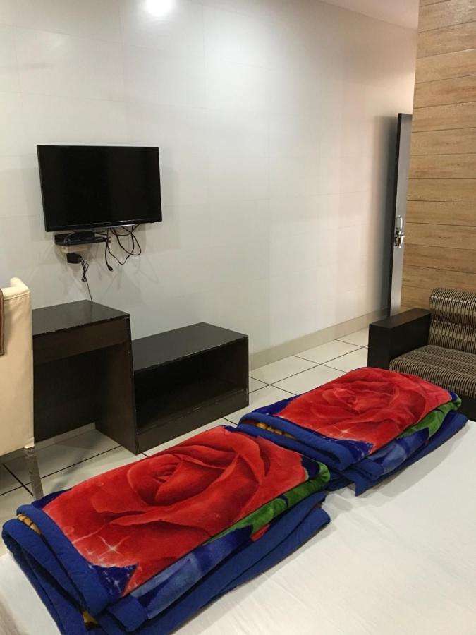 Hotel Natraj Bulandshahr Eksteriør billede