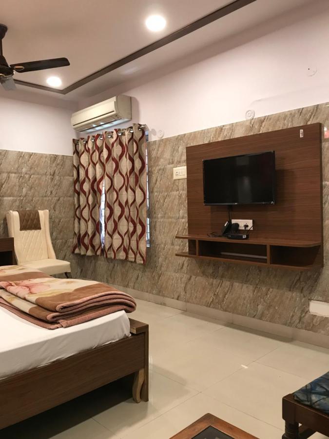 Hotel Natraj Bulandshahr Eksteriør billede