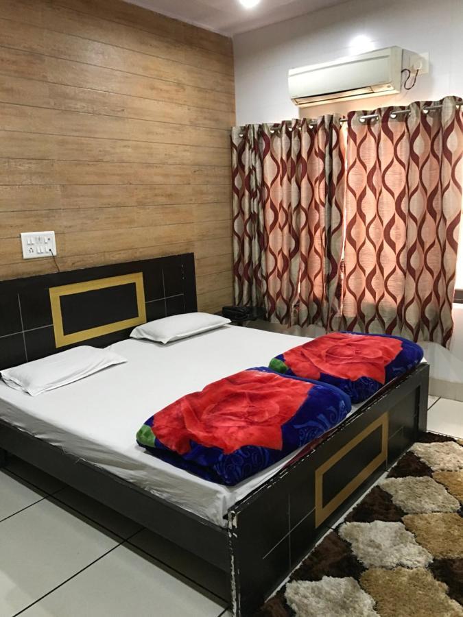 Hotel Natraj Bulandshahr Eksteriør billede